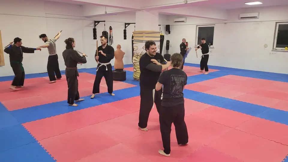Kempo arnis trening v dvorani Centra Veriga